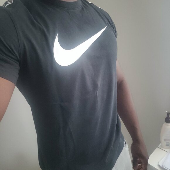 🔥 FOR SALE: Nike T-Shirt – Size M, Black 🔥 - Picture 3 of 10